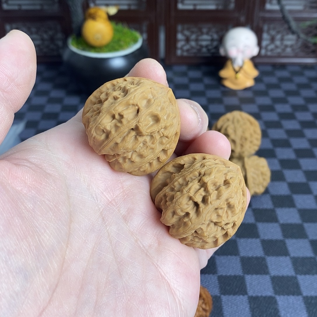 把件桃核37三角白(有修，不退换)