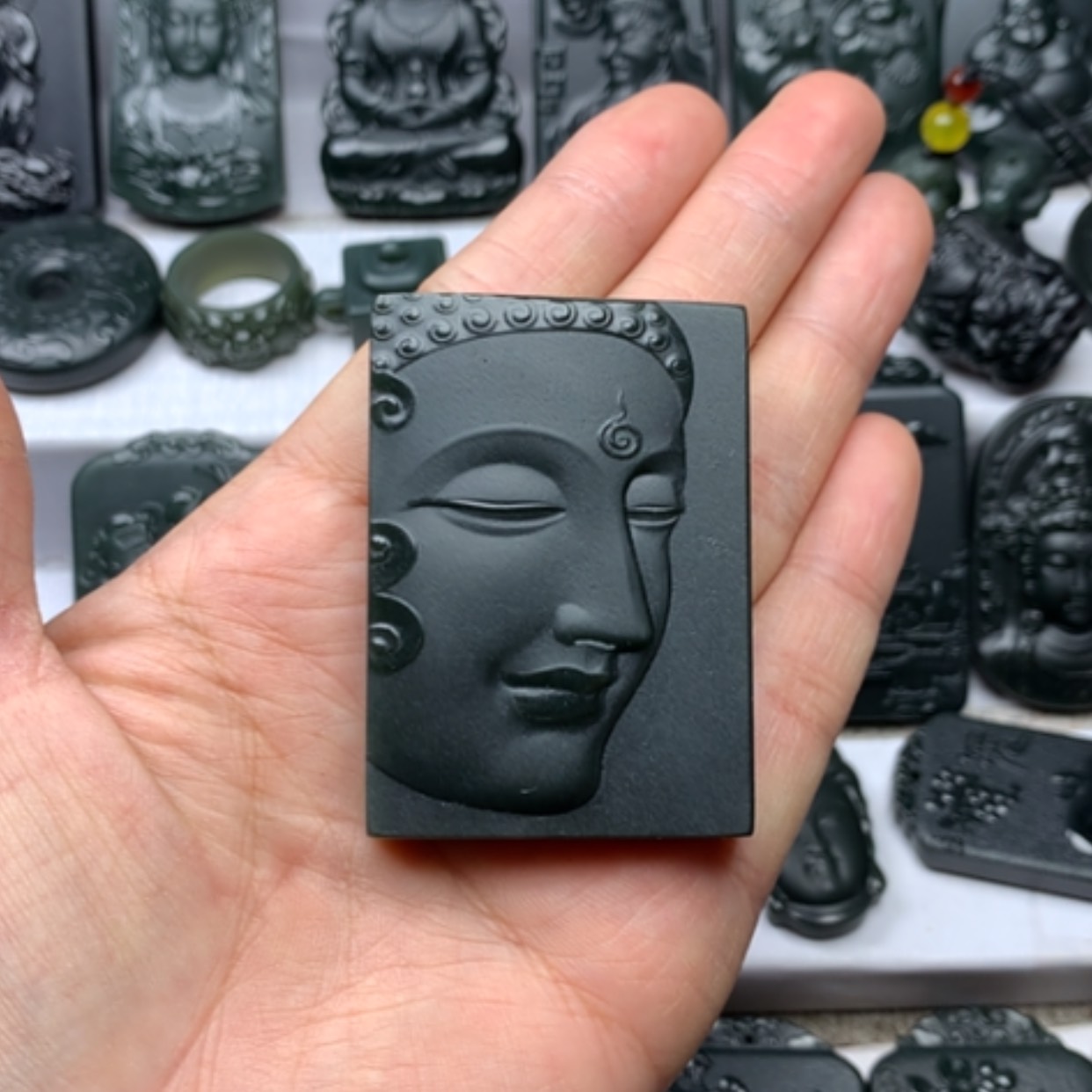 【闪购商品】和田玉颈饰未镶嵌是***哥双面雕刻