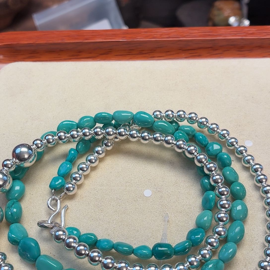 苏***炸绿松石未镶嵌颈饰绿松石设计款项链