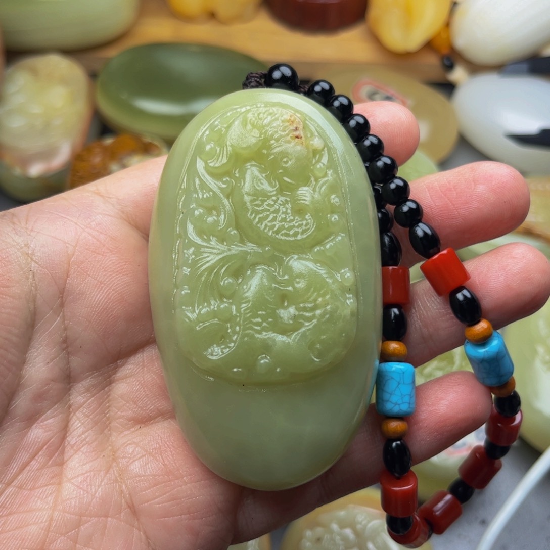 石材方解石手把件鱼