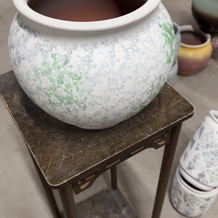 高度23厘米口20厘米