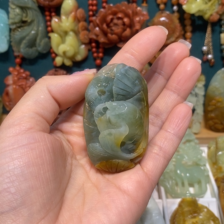 蛇纹石玉未镶嵌颈饰