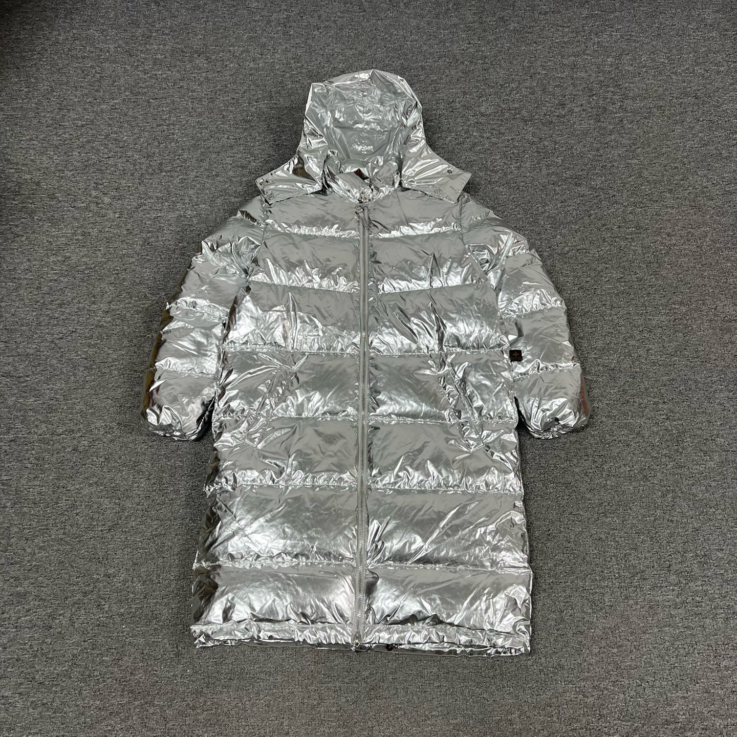 99新 LouisVuitton/路易威登 银色 长款 连帽 羽绒服 外套 36码 