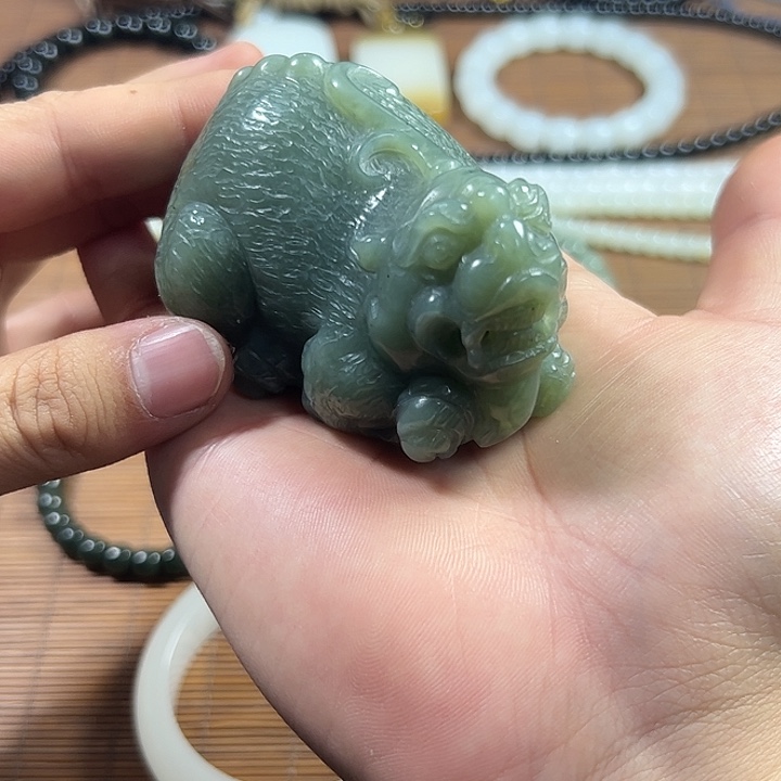 和田玉未镶嵌吊坠(赠链)