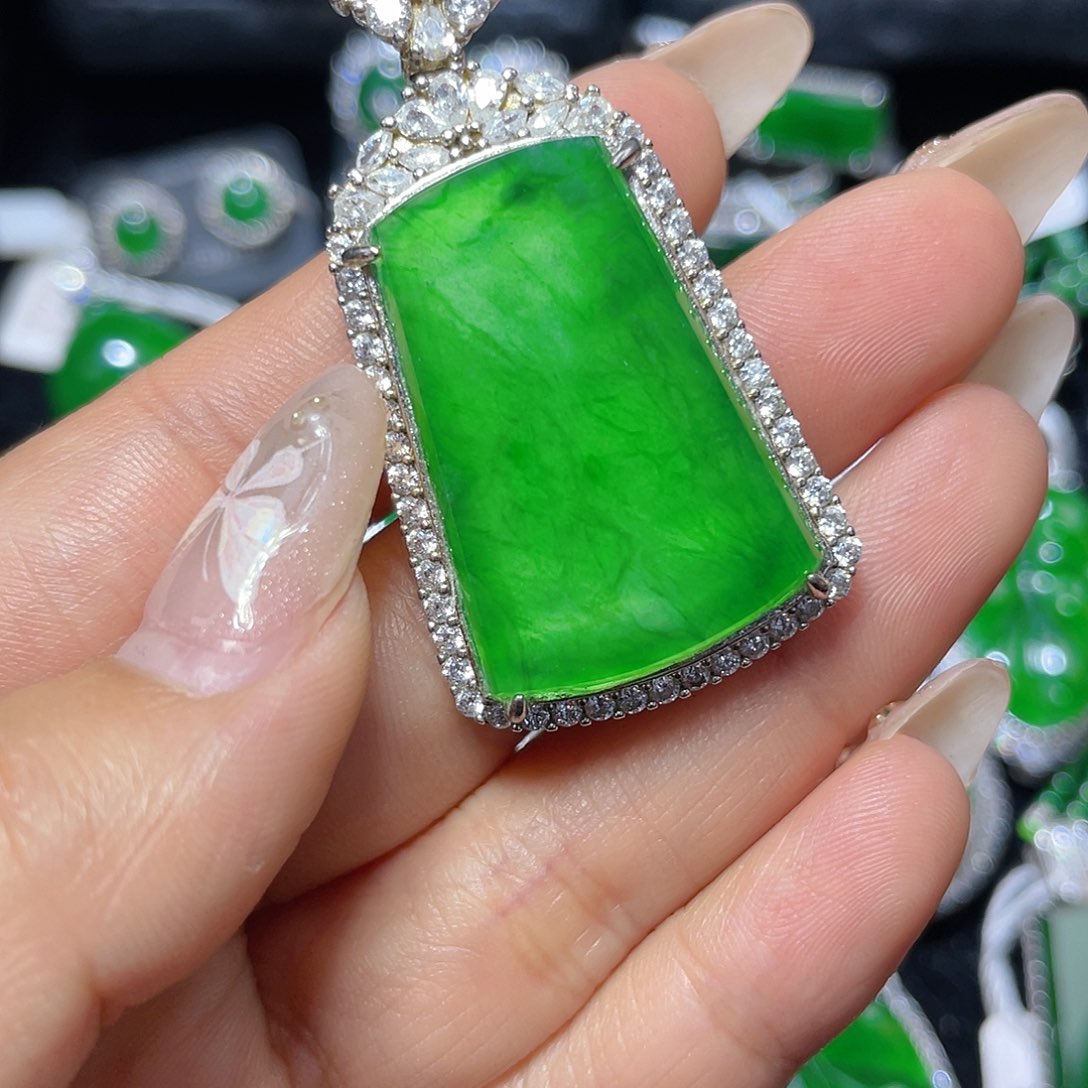 翡翠颈饰银S925镶嵌翡翠