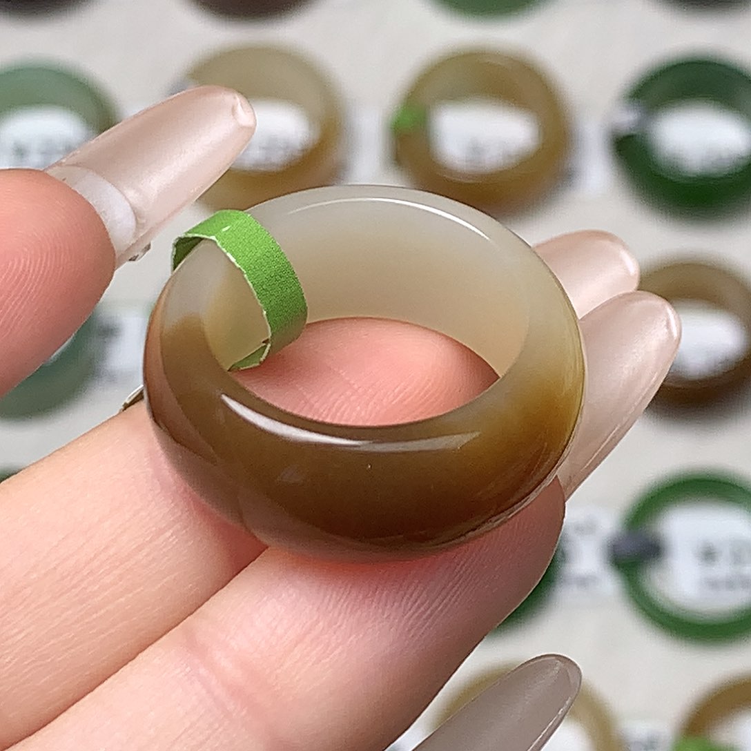 未镶嵌戒指和田玉