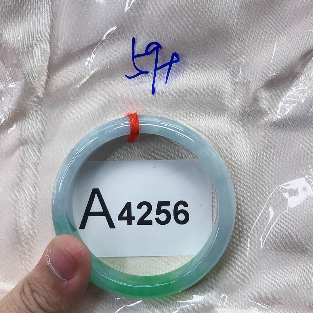 翡翠手镯未镶嵌多样性