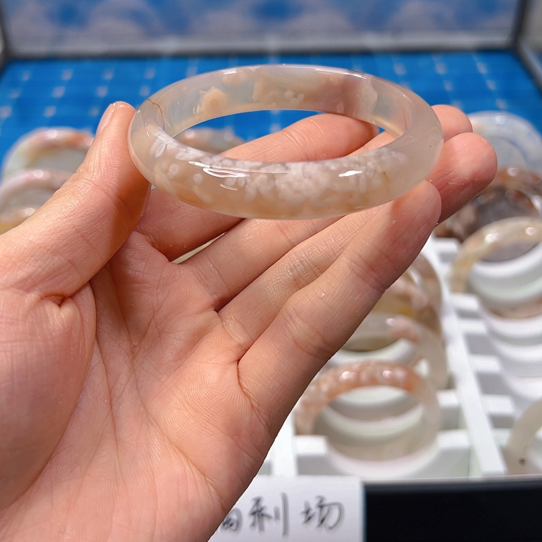 玛瑙/玉髓手镯未镶嵌5657