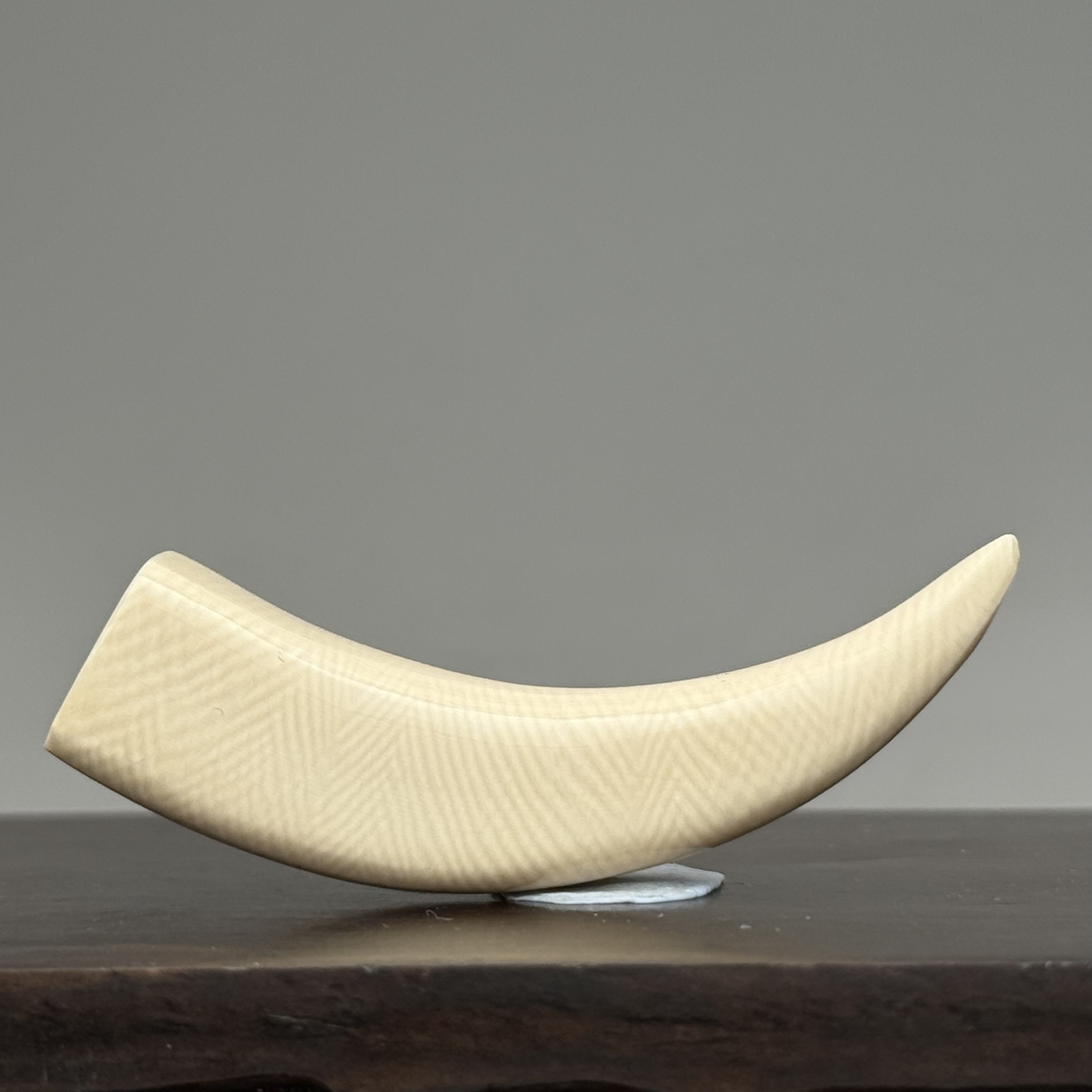 DEZHI/德志56*13*12mm8.3g牙尖吊坠天然猛犸牙A839