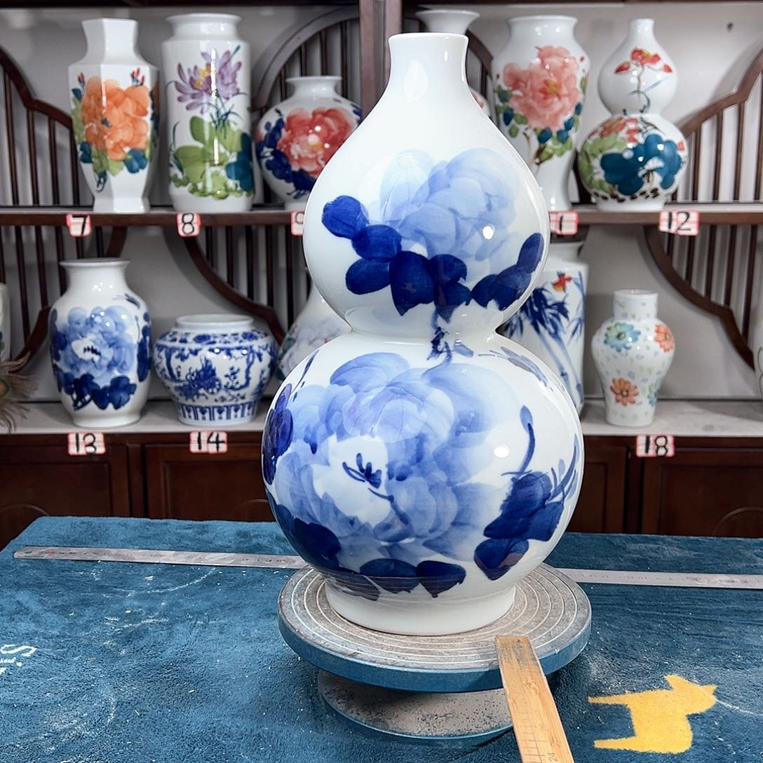 摆件景德镇陶瓷葫青牡