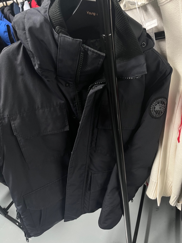 加拿大鹅canada goose深蓝色黑标羽绒服L 99新