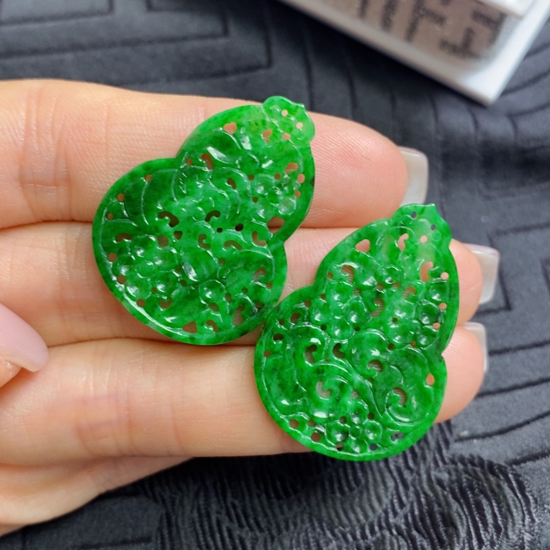 翡翠未镶嵌耳饰辣阳色葫芦镂空雕花片片