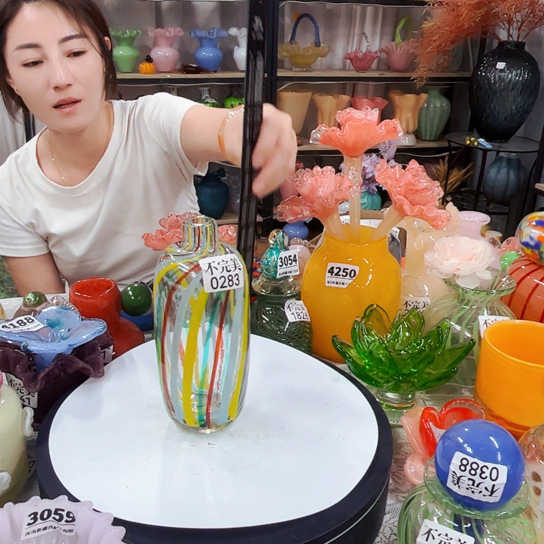 0288 家悦琉璃花瓶摆件不完美