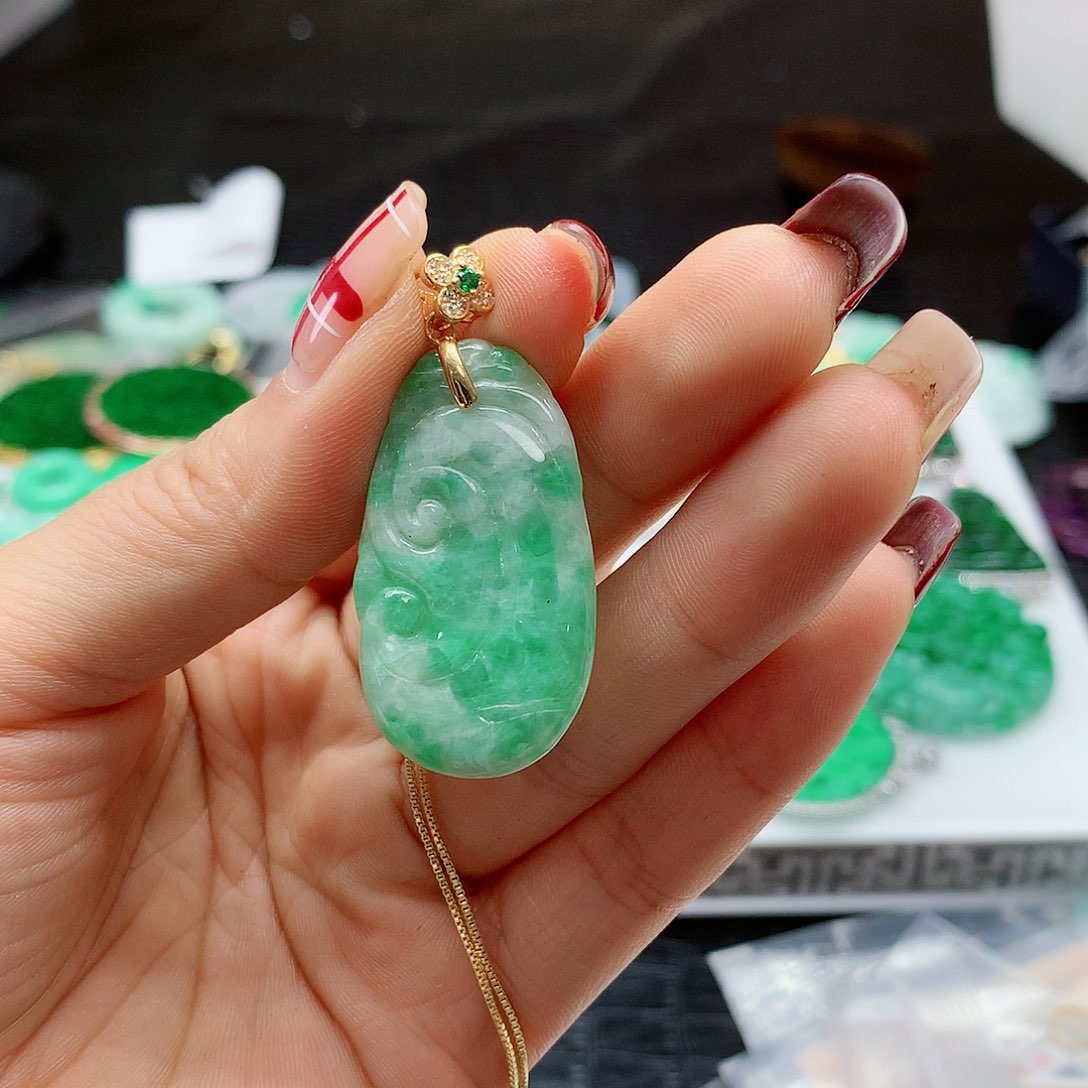 【闪购商品】翡翠吊坠(赠链)合金