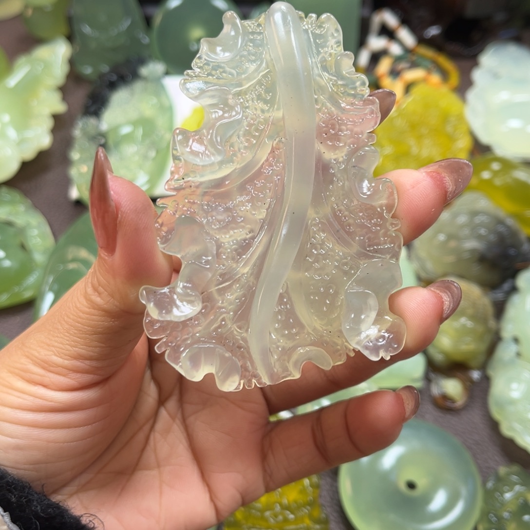 蛇纹石玉未镶嵌颈饰