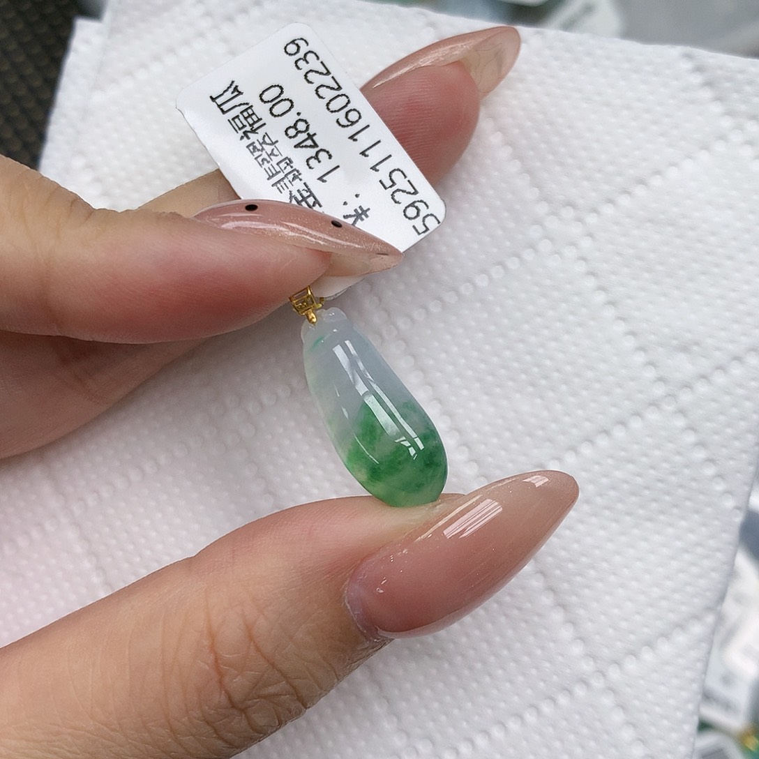 颈饰18K金镶嵌翡翠