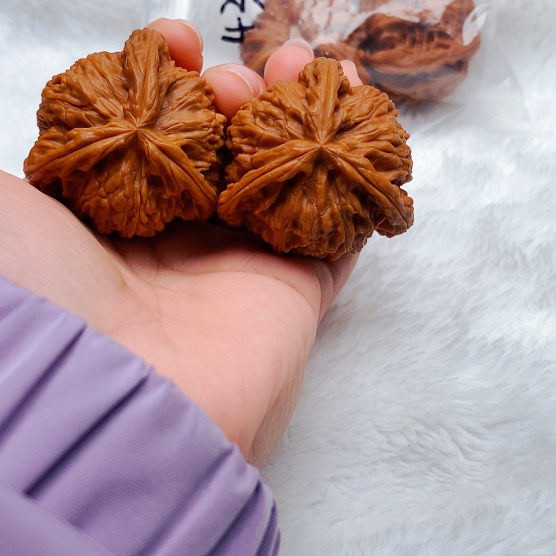 恬***无文玩核桃吊坠三棱