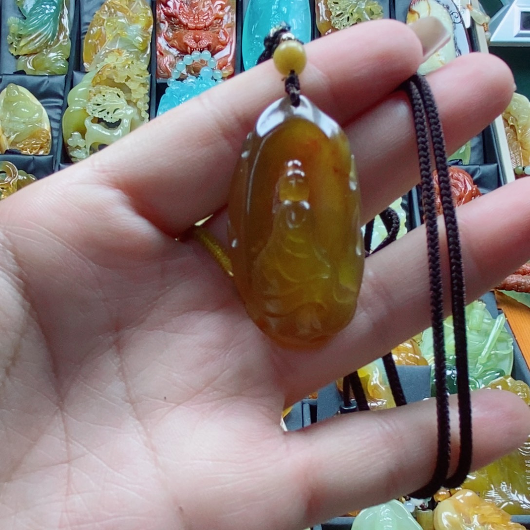 蛇纹石玉未镶嵌颈饰