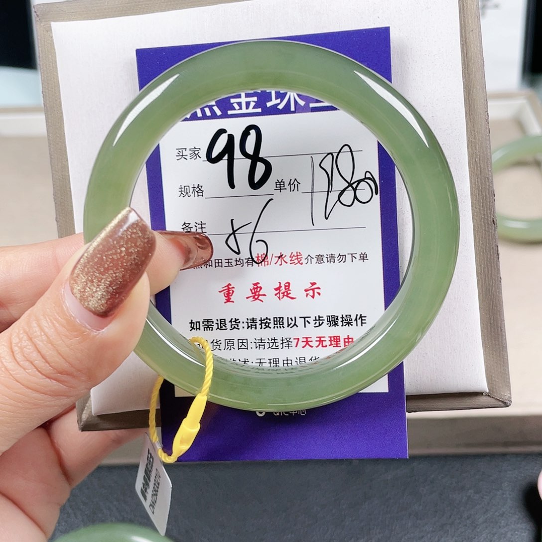 和田玉手镯未镶嵌