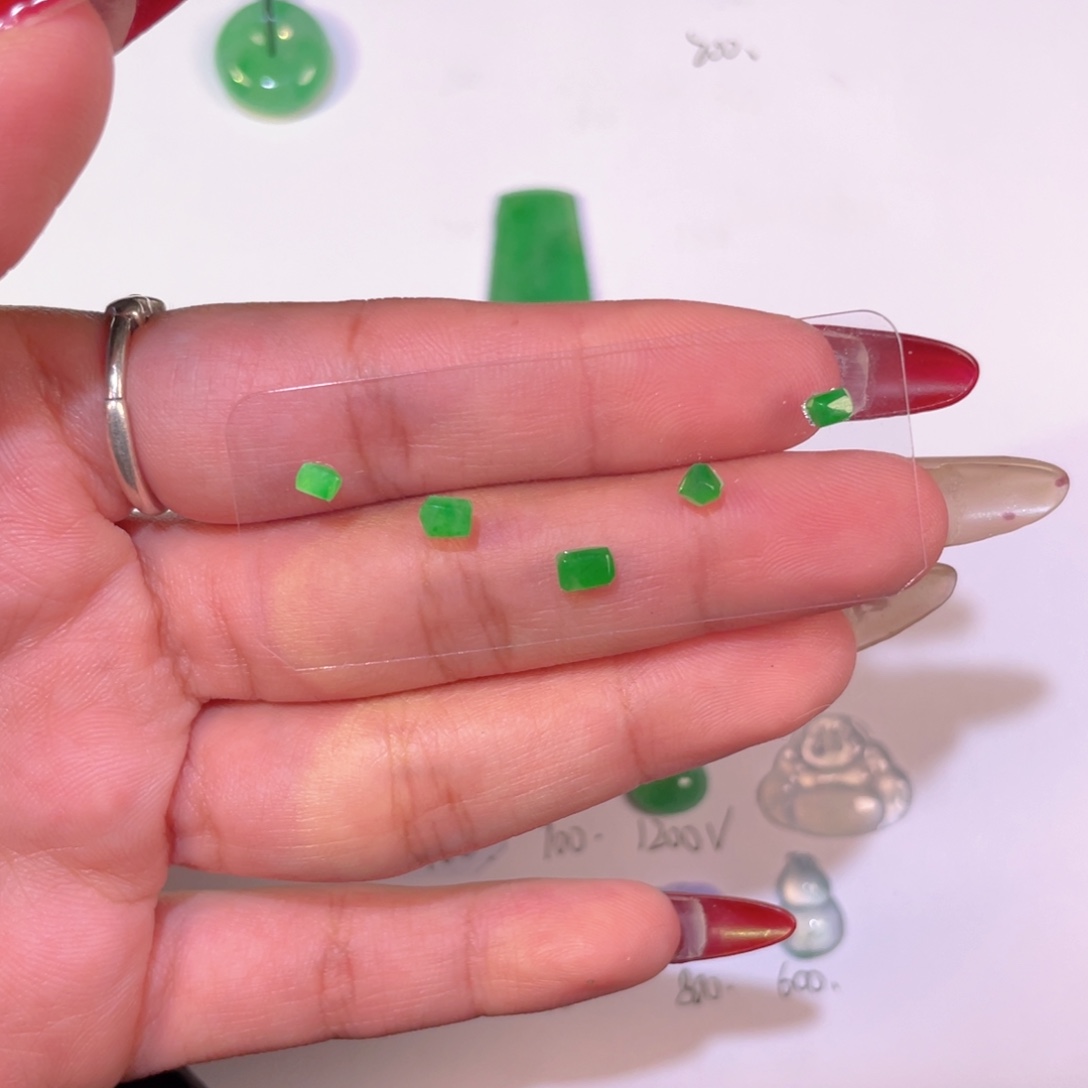 翡翠未镶嵌颈饰裸石