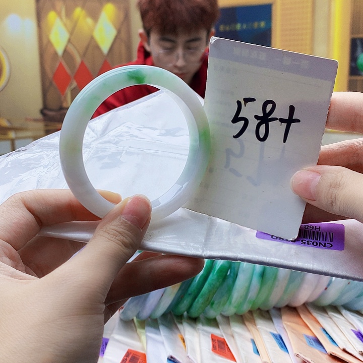 翡翠未镶嵌手镯000……