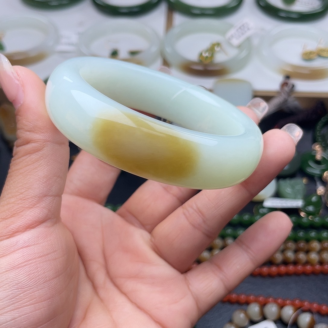 和田玉手镯未镶嵌