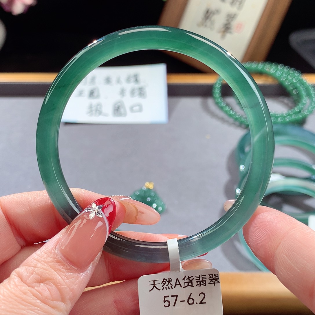 翡翠手镯（圆镯）未镶嵌