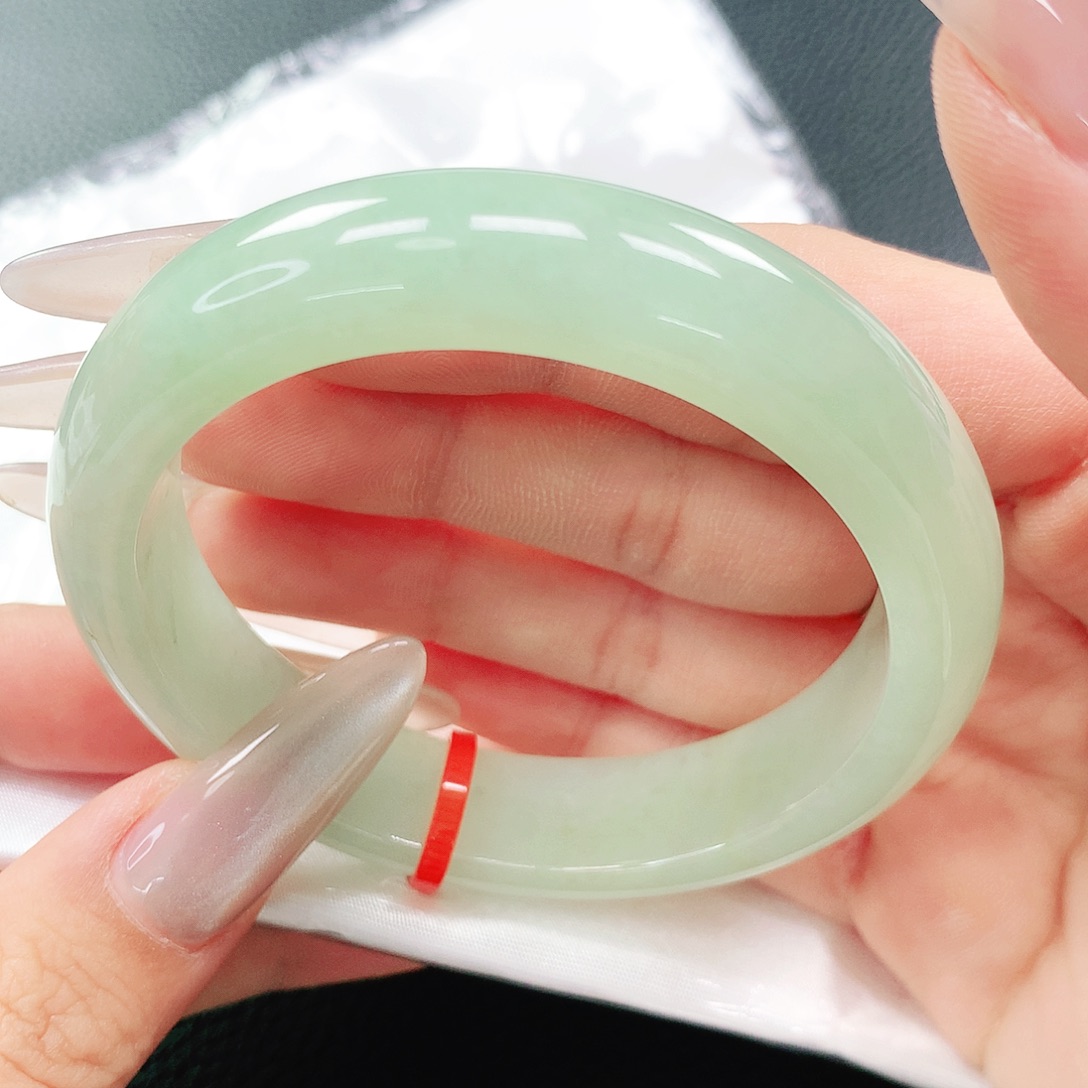 翡翠手镯未镶嵌53圈