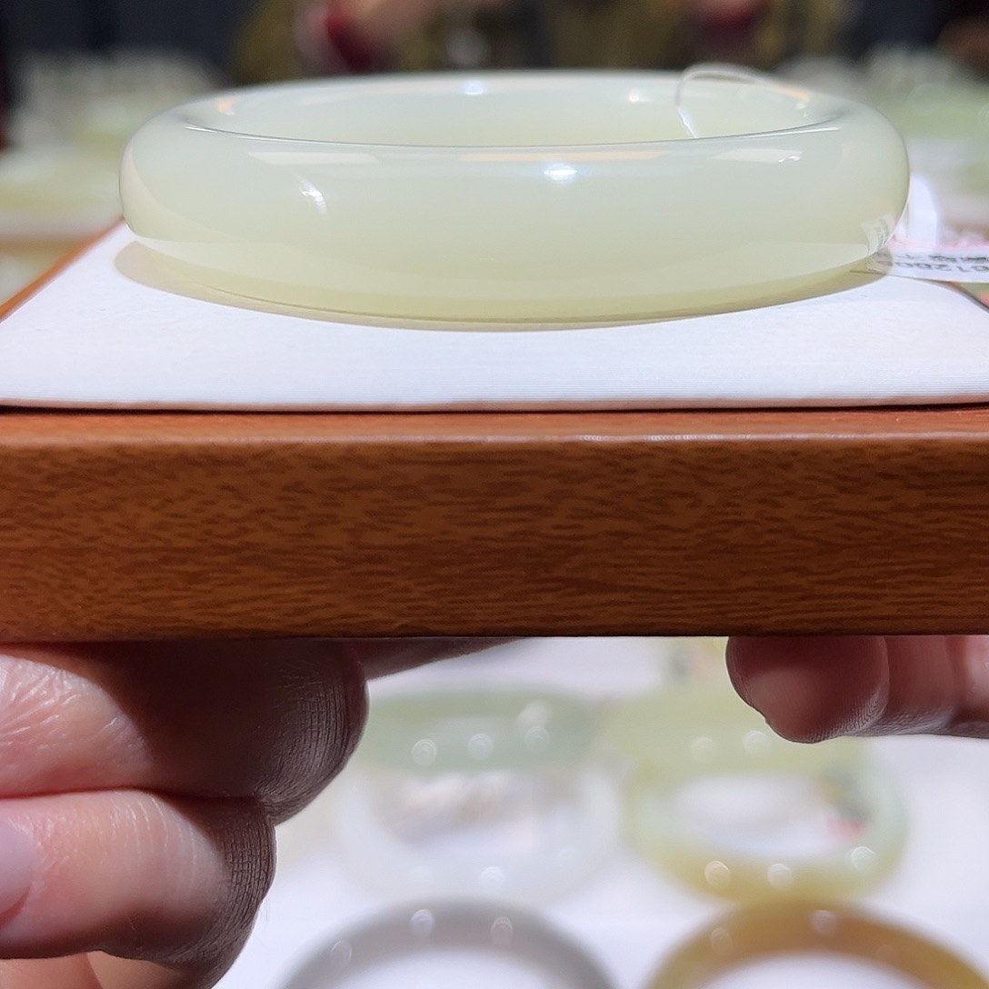 和田玉未镶嵌手镯浅晴