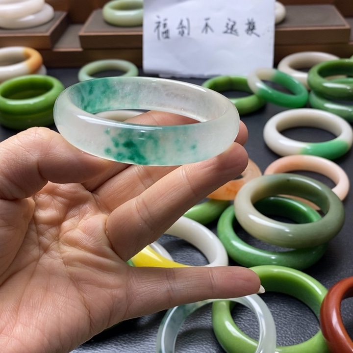 石英质玉手镯未镶嵌