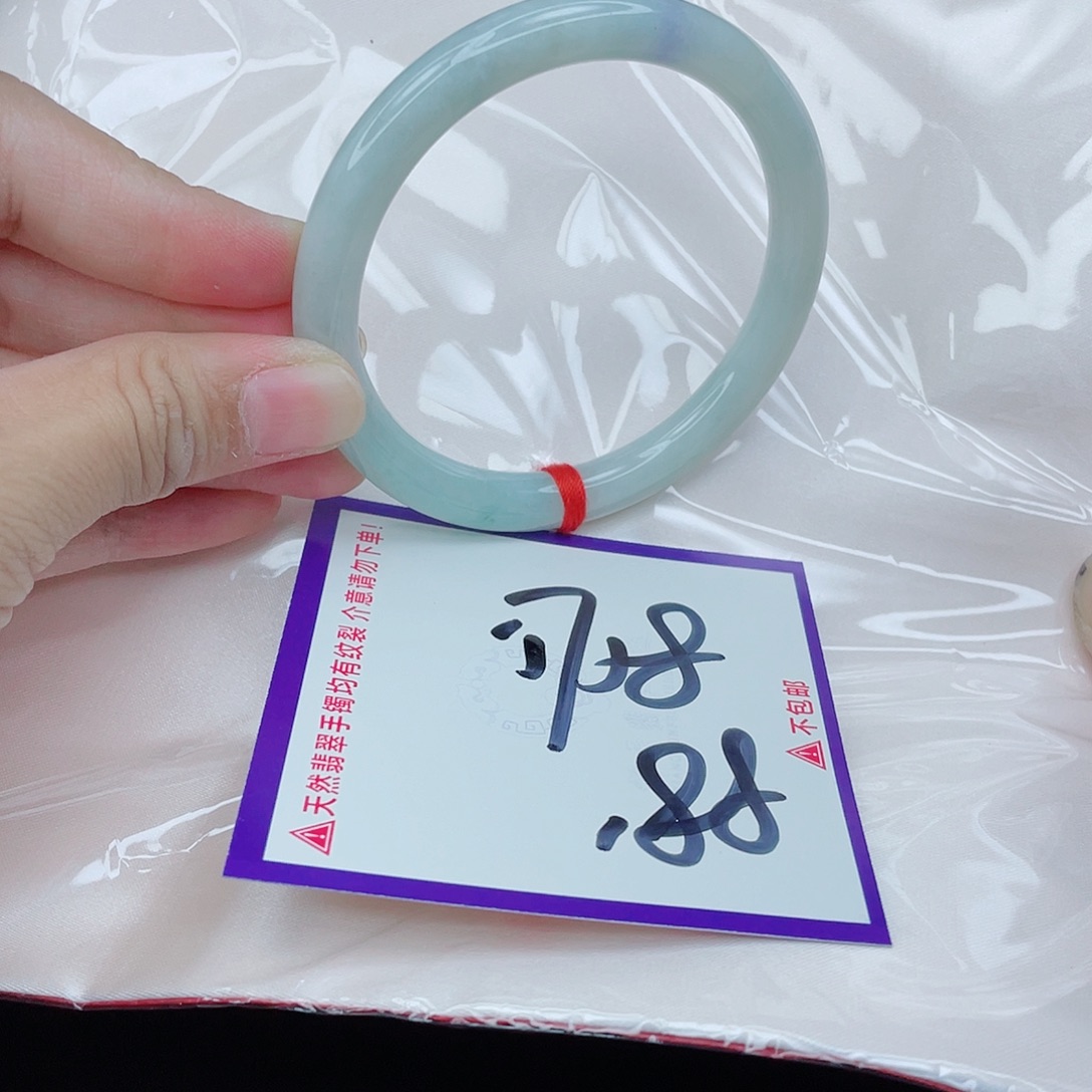 翡翠手镯未镶嵌翡翠