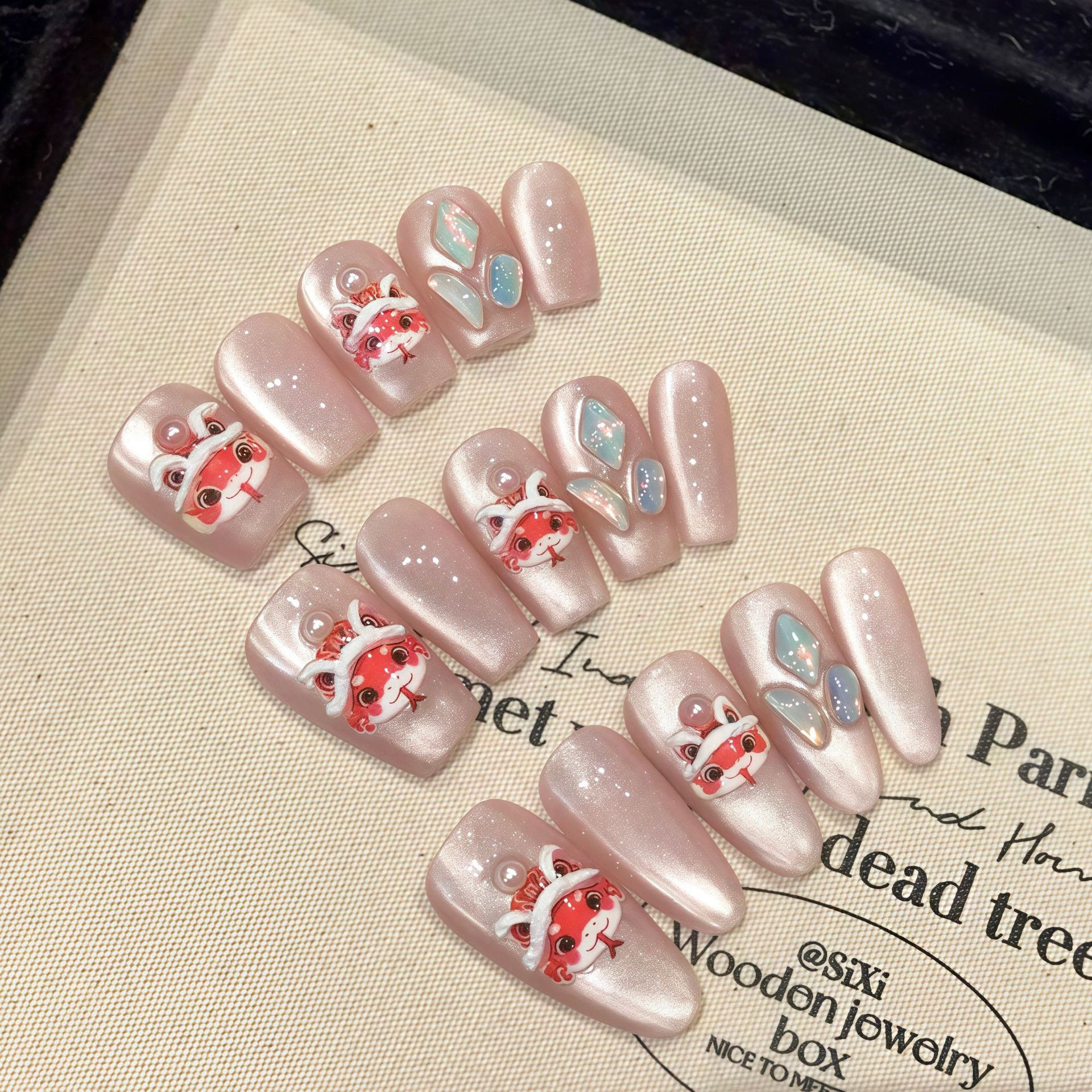 【发财醒狮】纯手工蛇年浮雕桃桃猫眼中式新年美甲