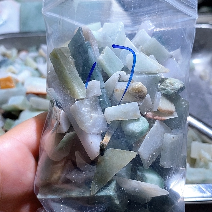 颈饰未镶嵌翡翠鱼缸料17