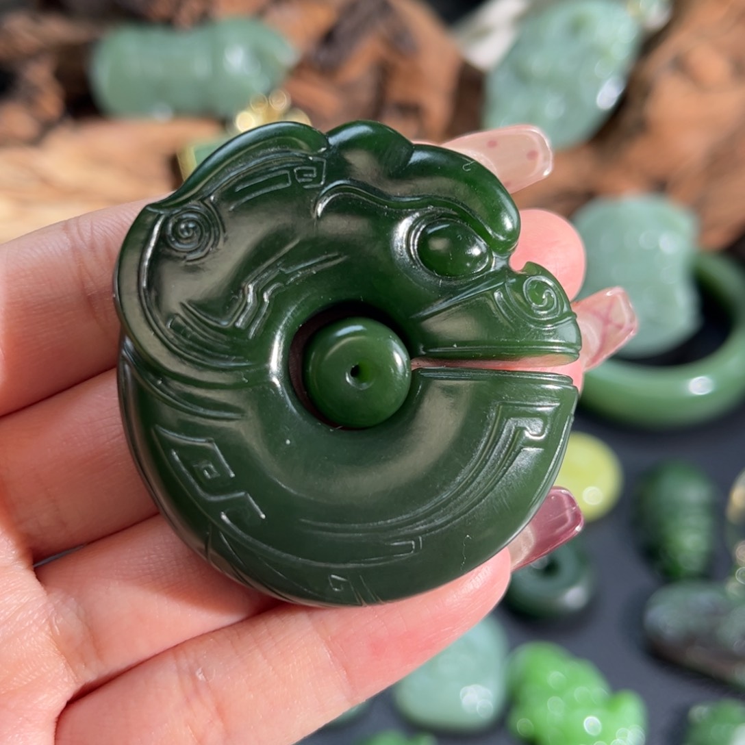 和田玉颈饰未镶嵌菠菜绿玉猪龙定制