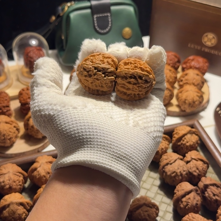 文玩核桃吊坠全品三角白红皮