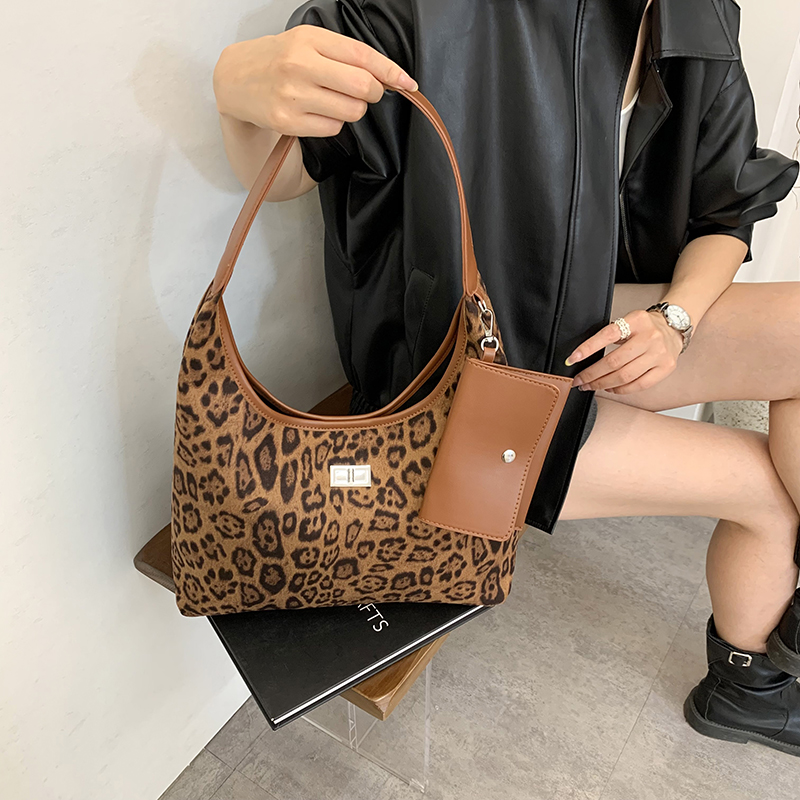 2025新款百搭秋冬大容量豹纹托特包复古风简约时尚防刮单肩包韩版