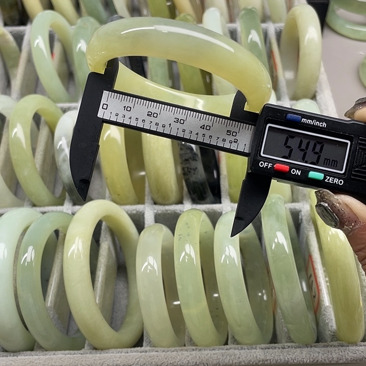 蛇纹石玉未镶嵌手镯139