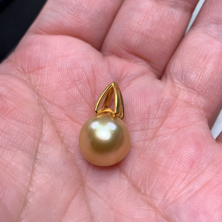 颈饰18K金镶嵌海水珍珠