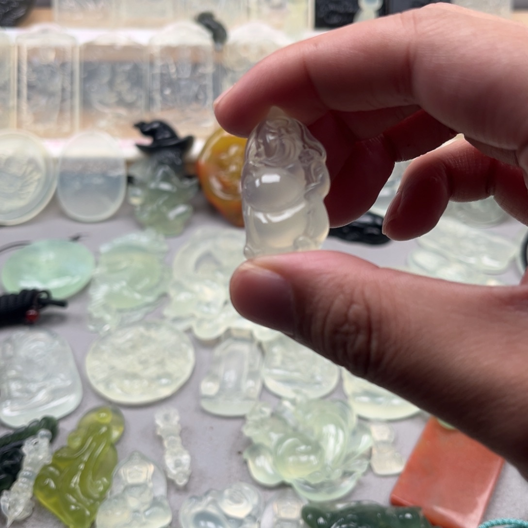 未镶嵌蛇纹石玉颈饰