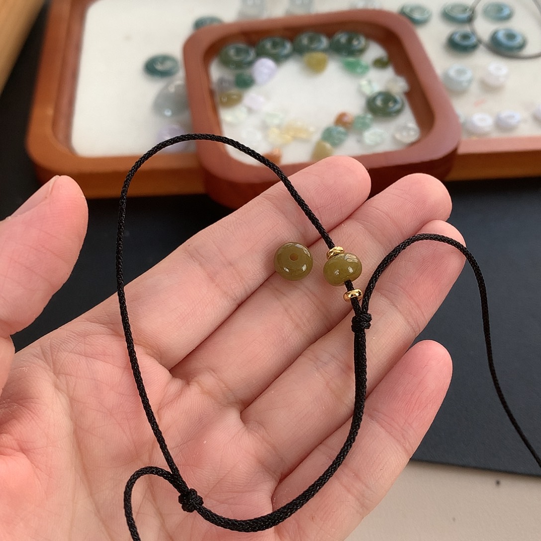 A***惹翡翠未镶嵌颈饰路路通