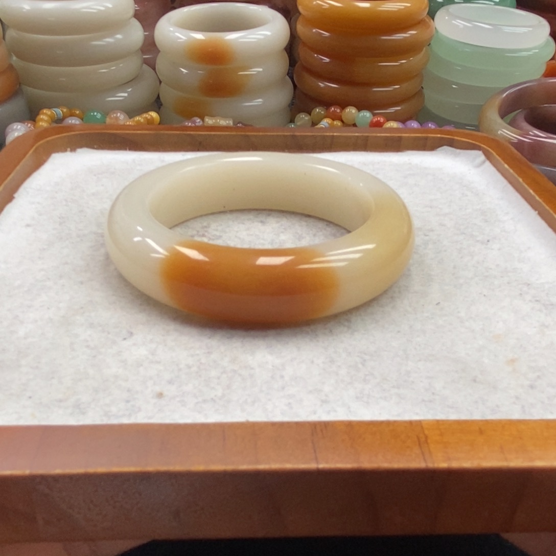 石英质玉未镶嵌手镯