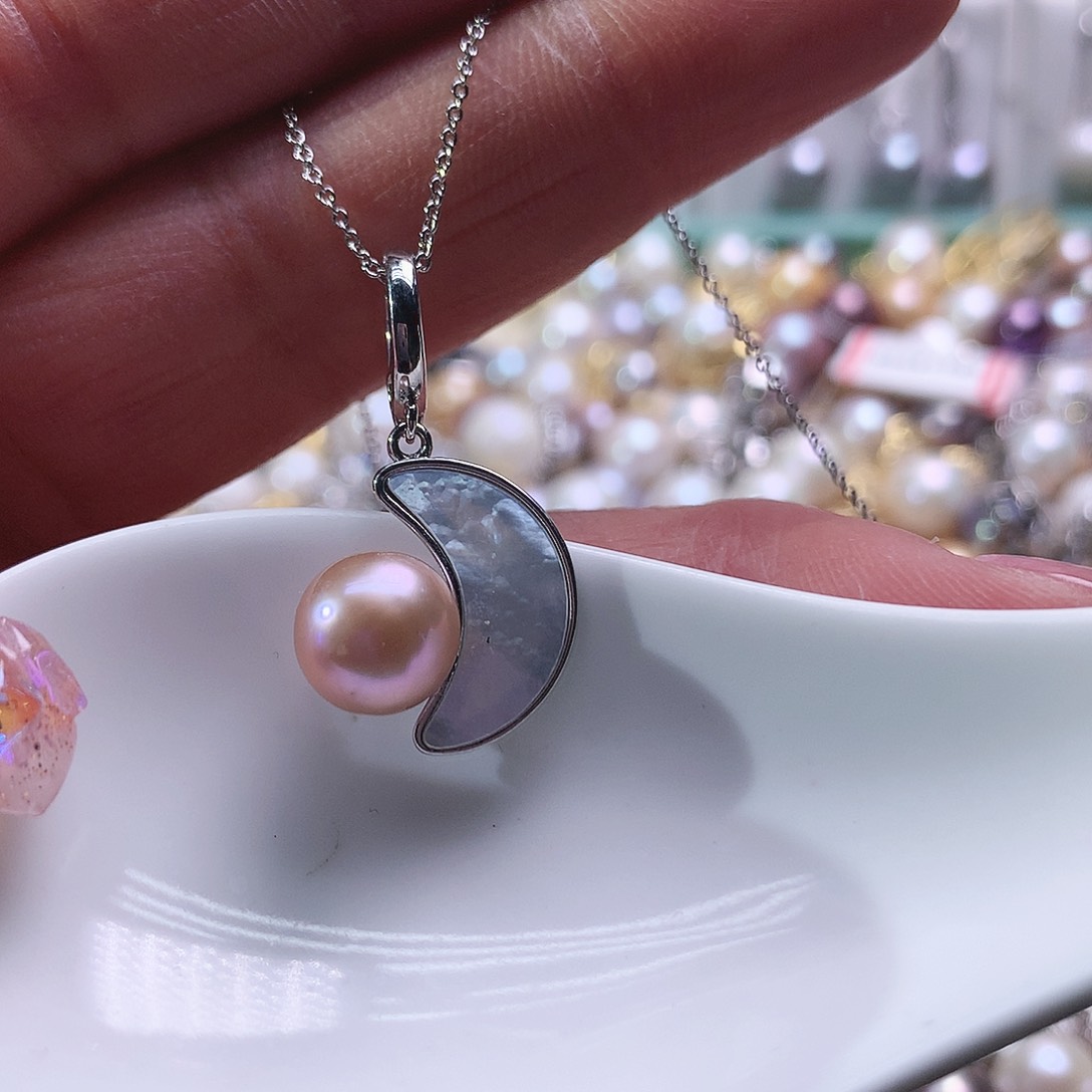 淡水珍珠吊坠(赠链)未镶嵌