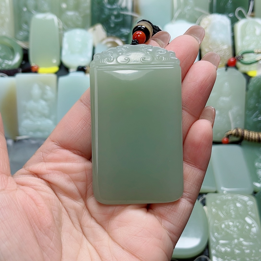 听***说和田玉未镶嵌颈饰