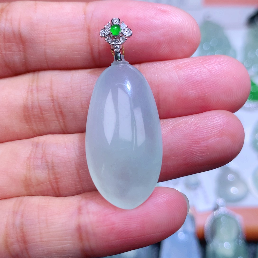 翡翠18K金镶嵌颈饰福瓜