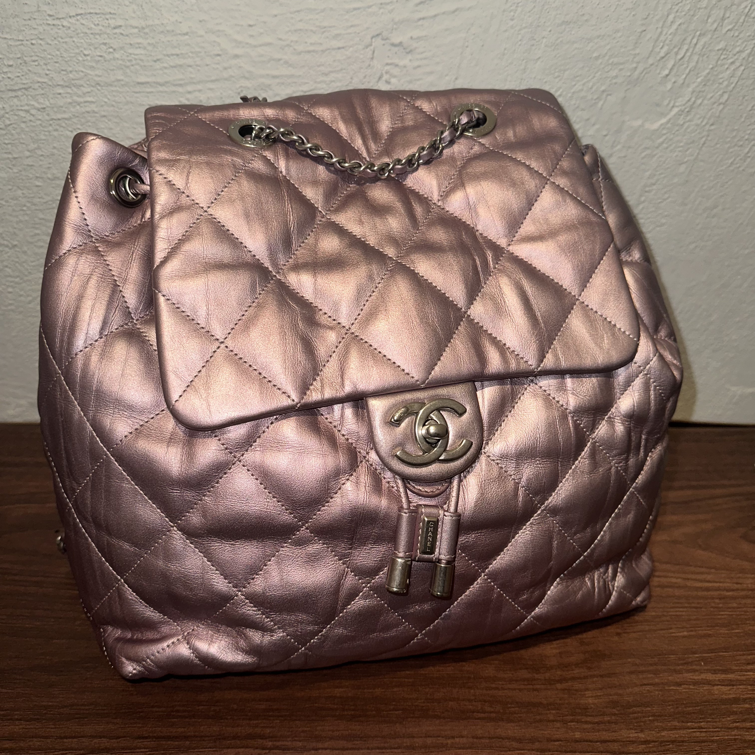 99新 Chanel/香奈儿 17K珠光粉银扣牛皮抽绳双肩包24开/12010490