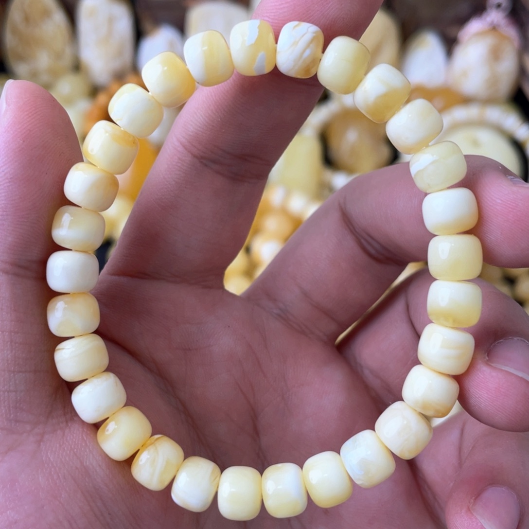 琥珀手串未镶嵌8mm俄料瓷白妖花精工老型手串（微瑕）
