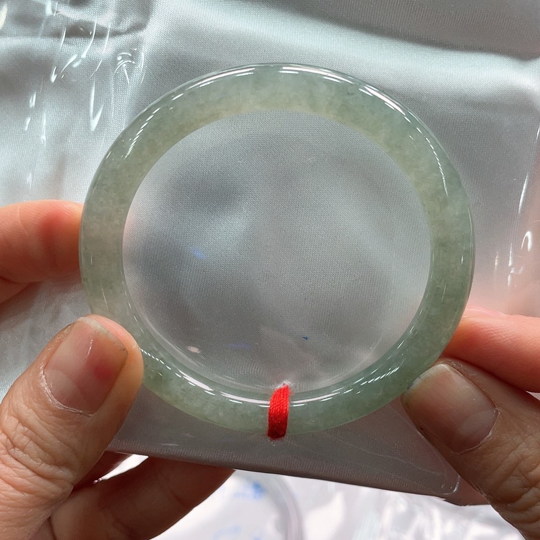 翡翠手镯未镶嵌翡翠手镯