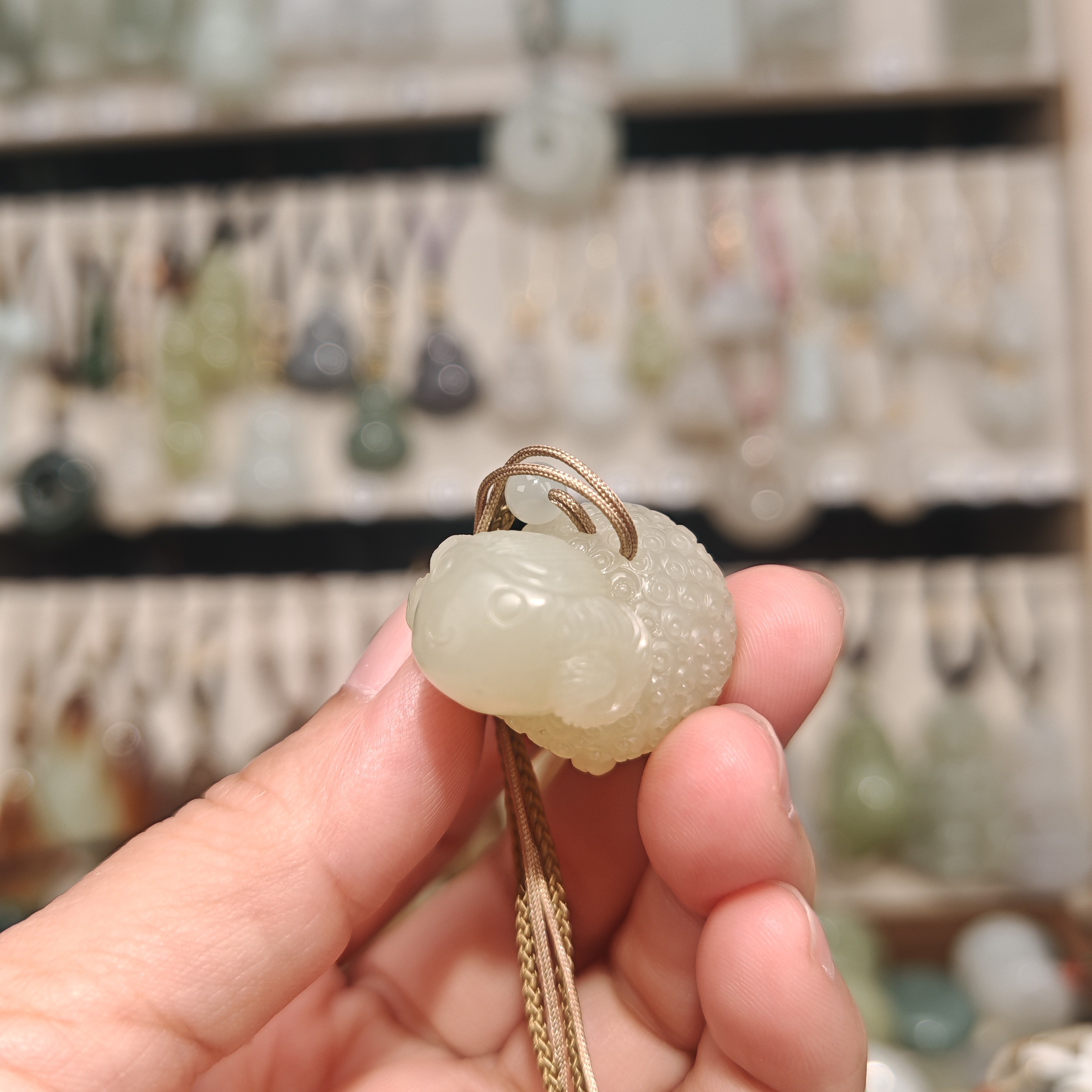 天然和田玉手工雕刻小羊挂件吊坠男女款百搭气质时尚