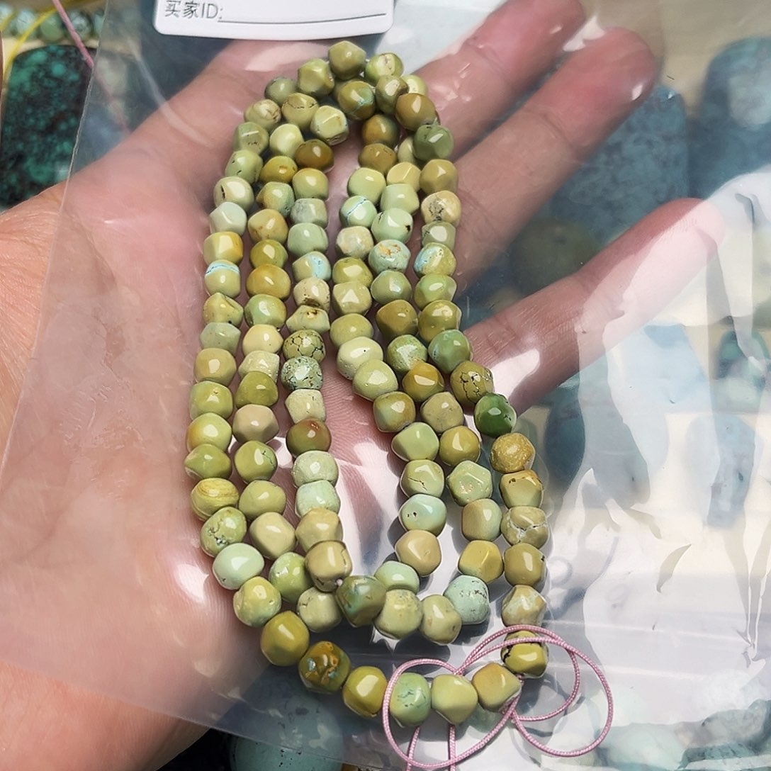 绿松石配饰未镶嵌