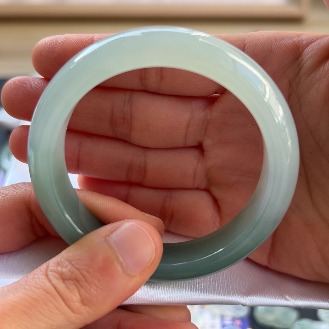 翡翠手镯未镶嵌手镯